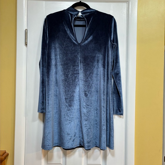 Forever 21 Shimmering Blue Velvet Top - Picture 3 of 5